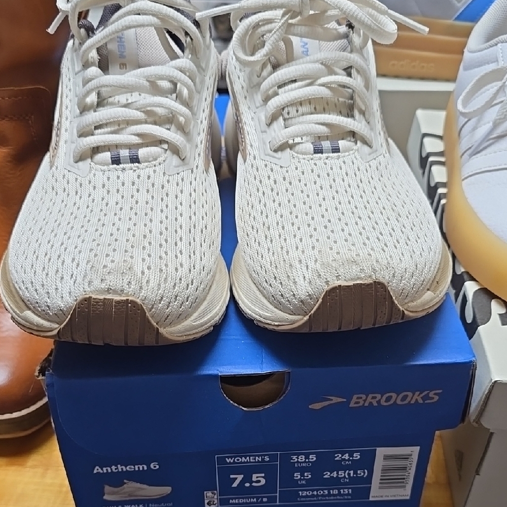 Brooks Anthem 6 Women's Shoes - Cream